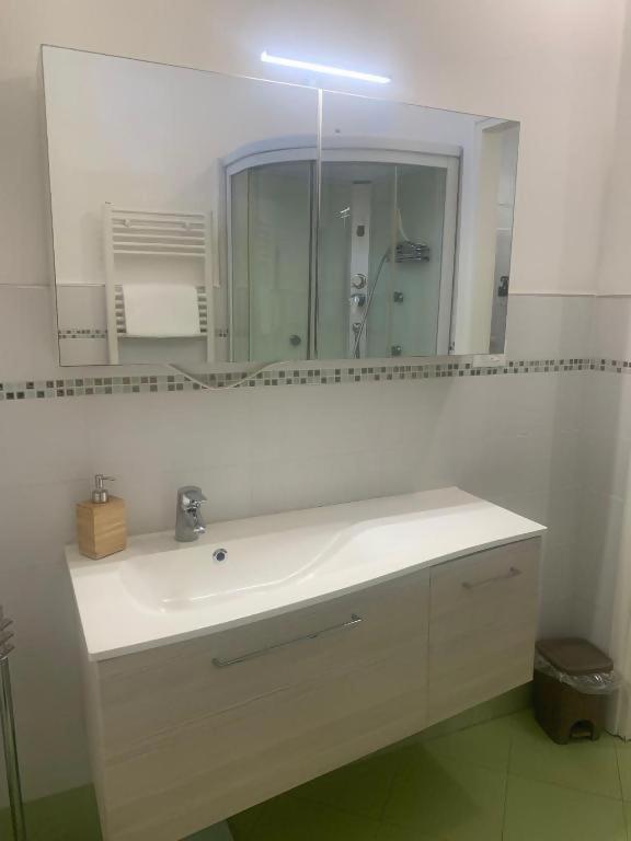 Odeon Apartment In Centro A Livorno Buitenkant foto